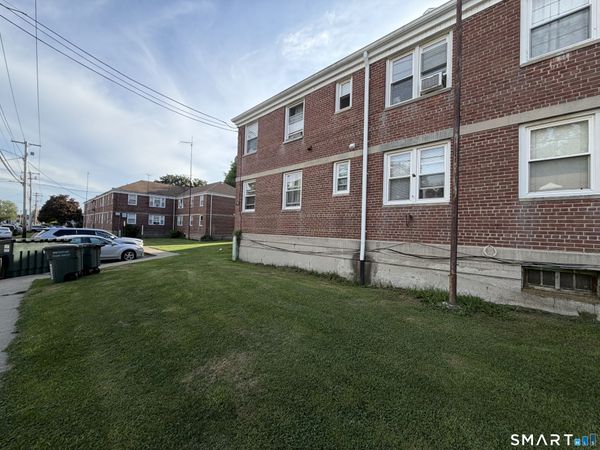 325 North Bishop, Unit Bld 93 Apt, Bridgeport, CT 06610