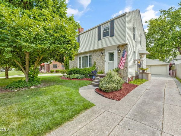 581 Sylvandale Avenue , Oregon, OH 43616