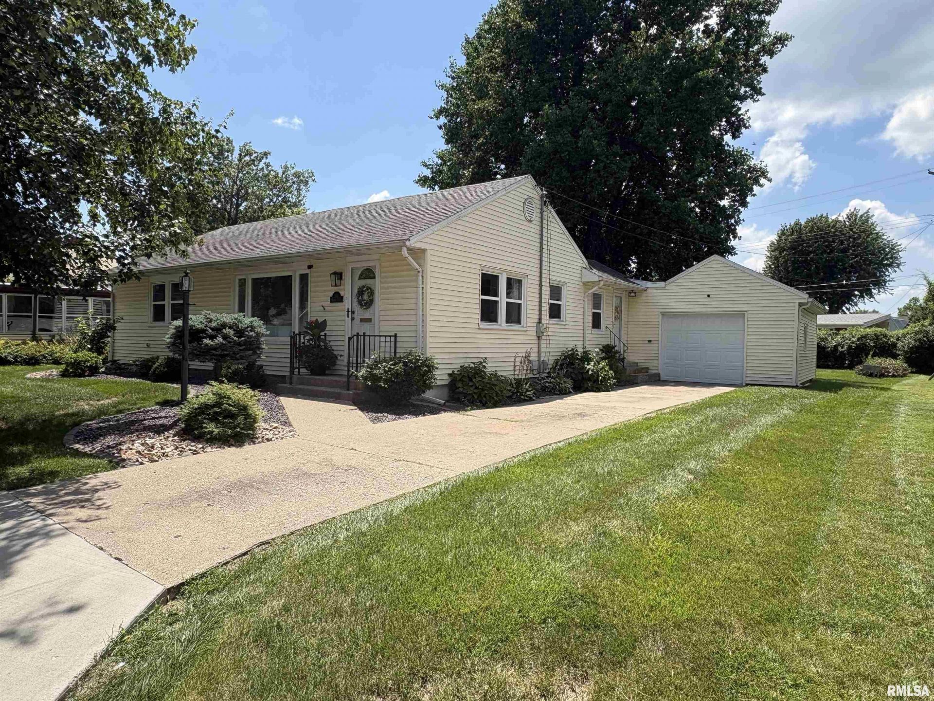 514 W Holford Drive, Quincy, IL 62301 Main Photo