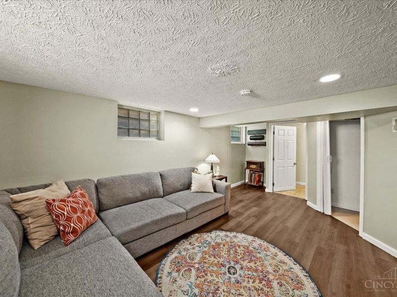 6408 Girard Avenue, Cincinnati, OH 45213 Photo 18