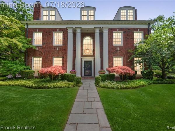 294 Lincoln Road, Grosse Pointe, MI 48230