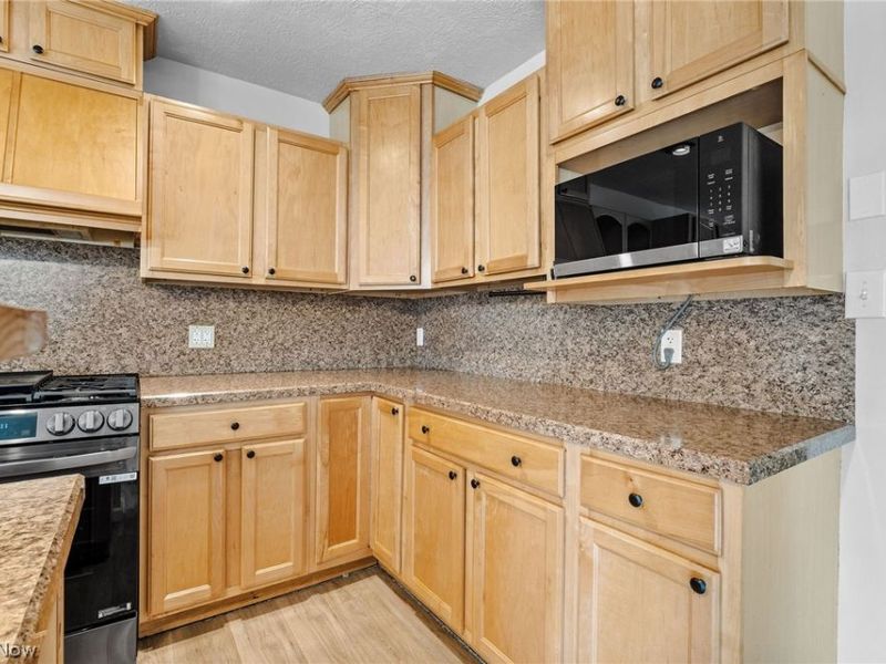 325 Fieldstone Court, Wellington, OH 44090 Photo 28