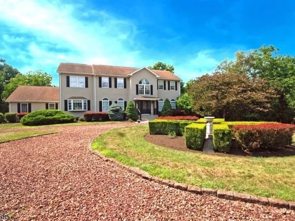 32 Coddington Rd, Readington, NJ 08889