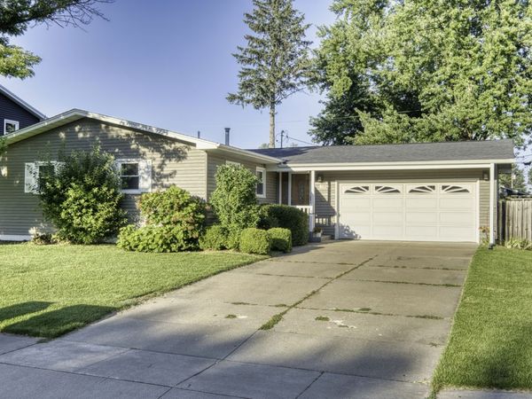 1029 N 13th Street , Clinton, IA 52732