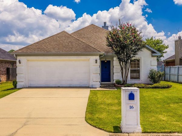 16 Dauphine Pl , Maumelle, AR 72113