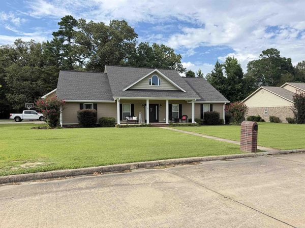 361 Regal Oaks Circle , White Hall, AR 71602