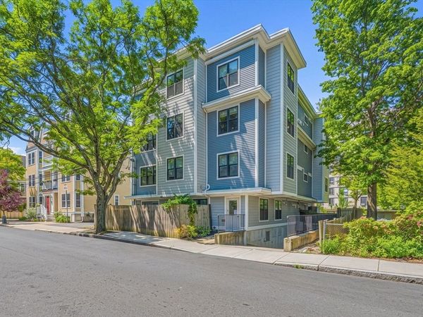 192 Raymond St, Unit 4, Cambridge, MA 02140