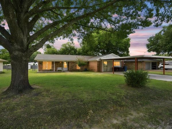 504 E Roosevelt Avenue , Whitney, TX 76692