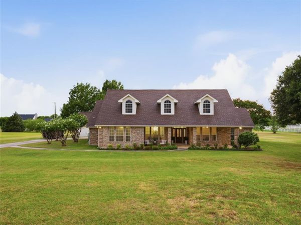 902 W Pioneer Circle, Argyle, TX 76226
