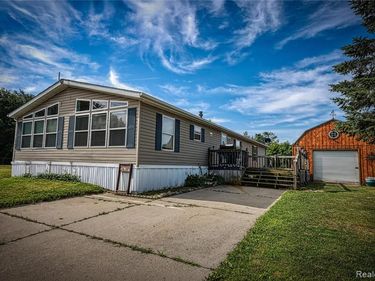 7208 Mapleview Circle E, Brown City, MI 48416