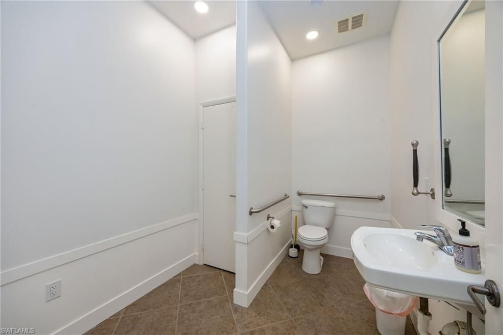 1025 5th Ave N, Unit B8, Naples, FL 34102 Photo