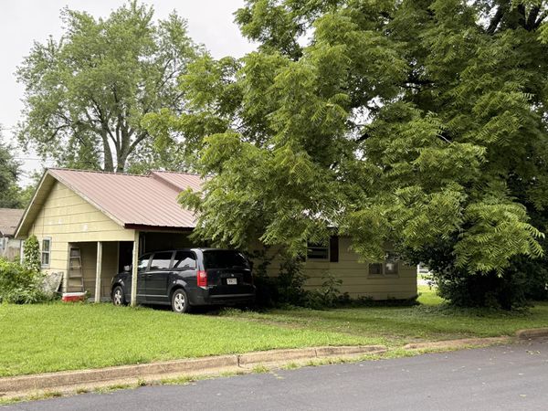 419 S Lake Street , Mountain Grove, MO 65711