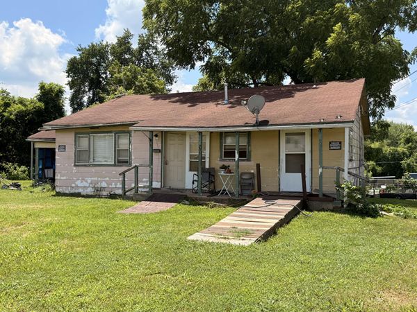 205 S Lake Street , Mountain Grove, MO 65711