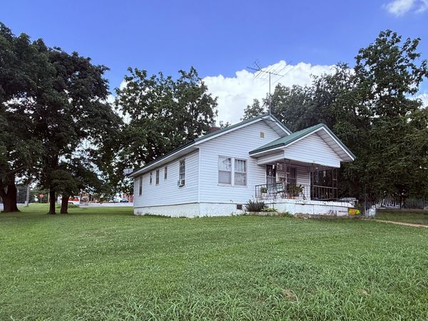 209 W 2nd Street , Mountain Grove, MO 65711