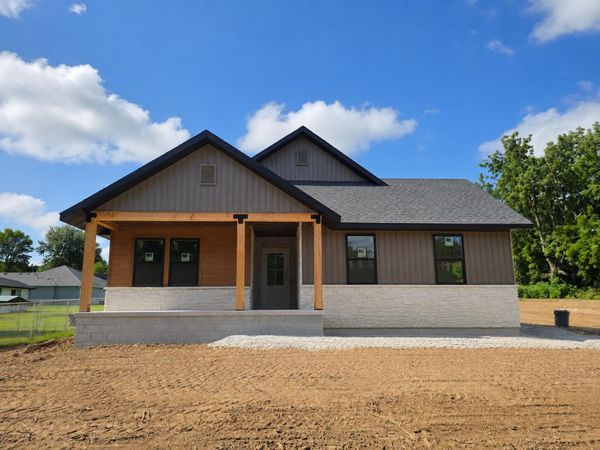 302 W Linn Street , Marionville, MO 65705