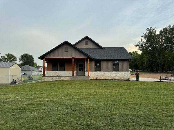 302 W Linn Street , Marionville, MO 65705