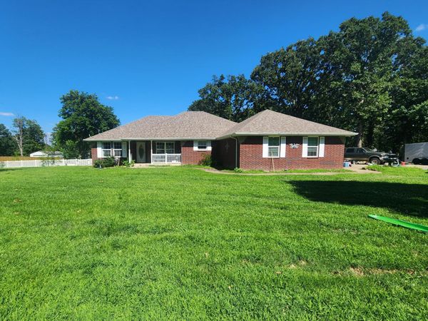 4112 S 118th Road , Bolivar, MO 65613
