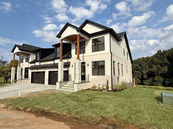111 Fairway Dr, Clarksville, TN 37043