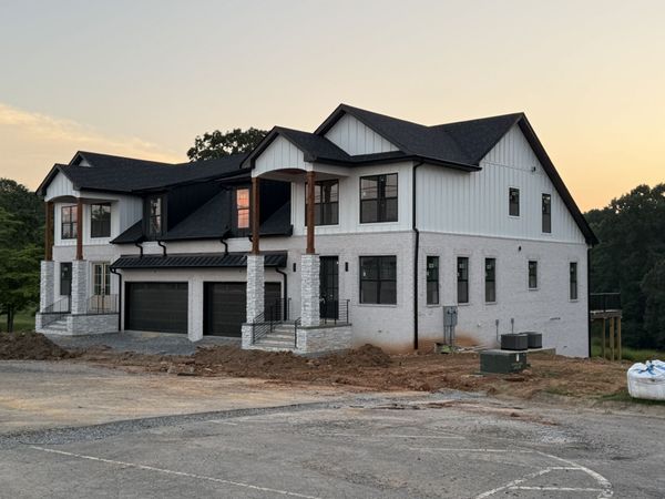 112 Fairway Dr, Clarksville, TN 37043