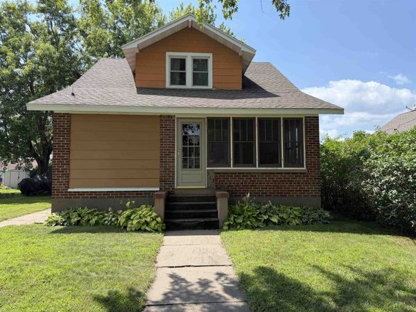 513 N Michigan Street, Prairie Du Chien, WI 53821