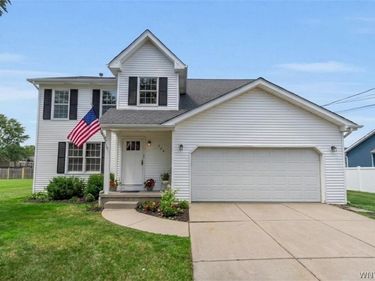 208 Crabapple Lane, Cheektowaga, NY 14227