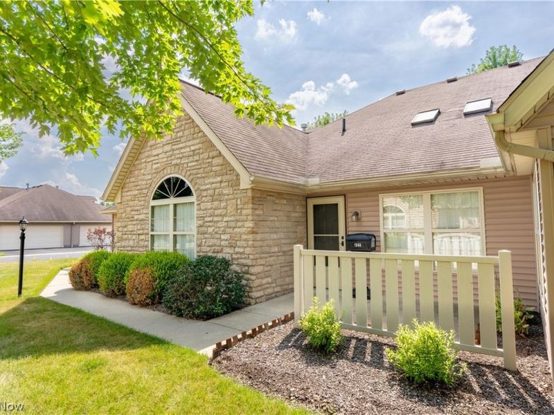 1344 Pebble Chase Circle NE, Massillon, OH 44646 Photo 2