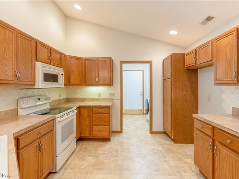 1344 Pebble Chase Circle NE, Massillon, OH 44646 Photo 8