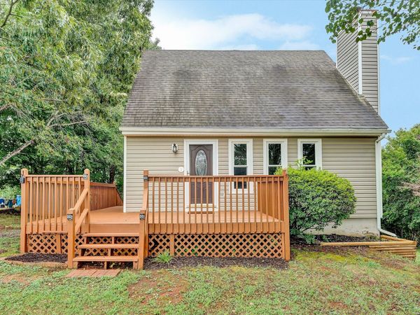 5110 Stewartsville RD , Moneta, VA 24121