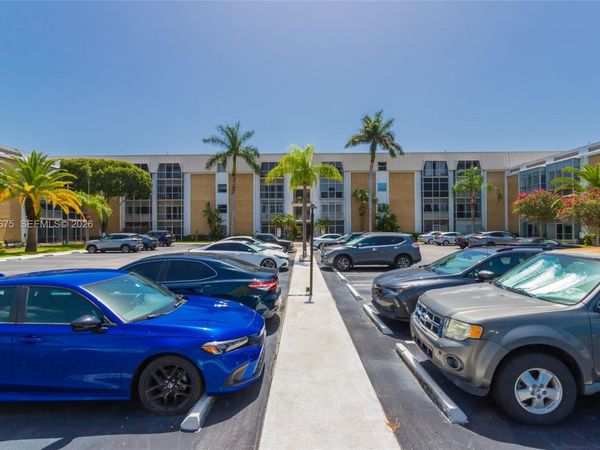 3000 NE 16th Ave , Unit 405, Oakland Park, FL 33334