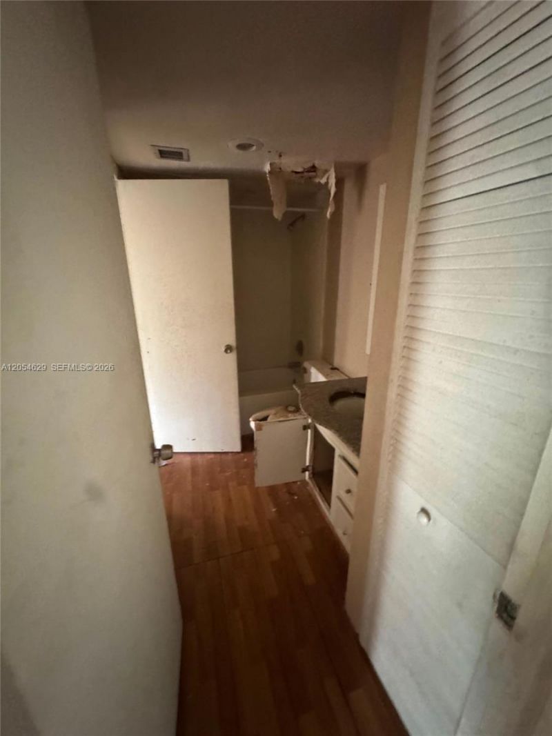 4174 Inverrary Dr, Unit 410, Lauderhill, FL 33319 Photo