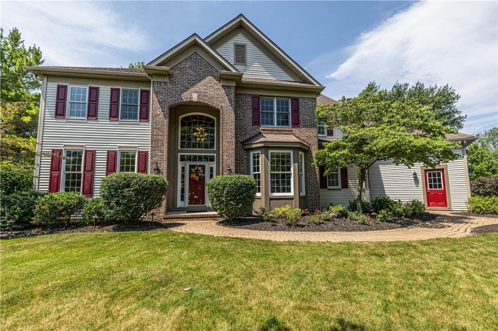 17 Royale Drive , Fairport, NY 14450 Main Photo
