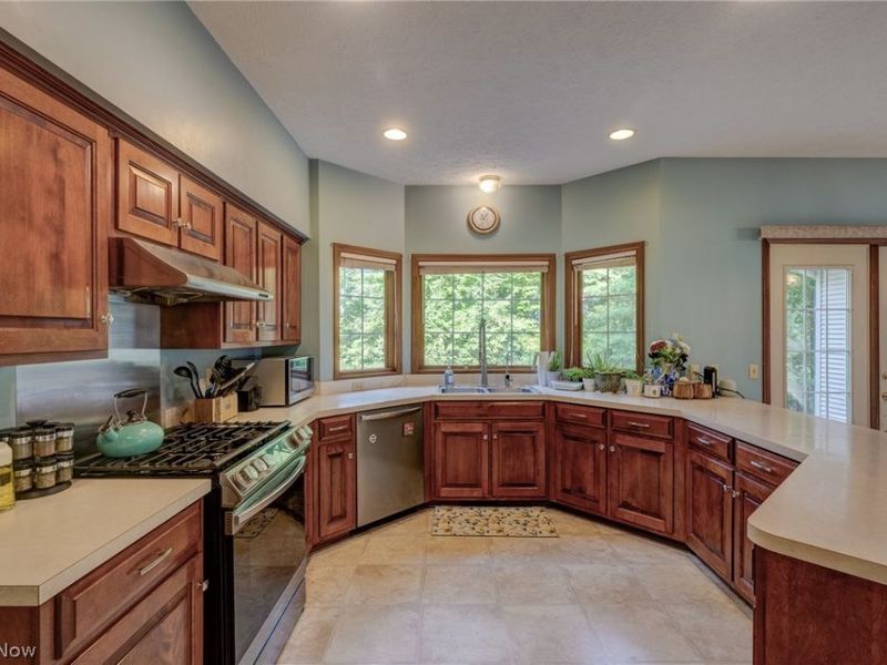6506 Forestwood Street NW, Canton, OH 44718 Photo 11