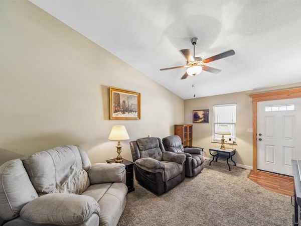 5789 NW 50th Street, Johnston, IA 50131