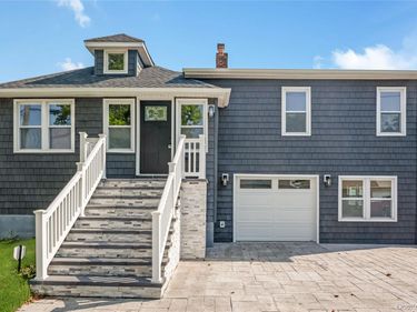 1043 Delaware Avenue , Island Park, NY 11558