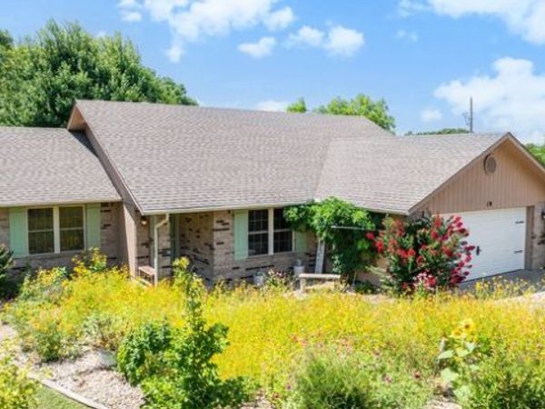 19 Hebrides Drive, Bella Vista, AR 72715