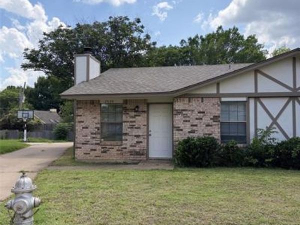 2530 Indigo Lane , Arlington, TX 76015