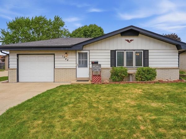 1542 W Iona TERRACE, Milwaukee, WI 53221