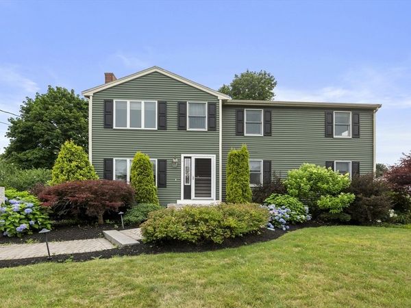 4 Raymond Cir, Peabody, MA 01960