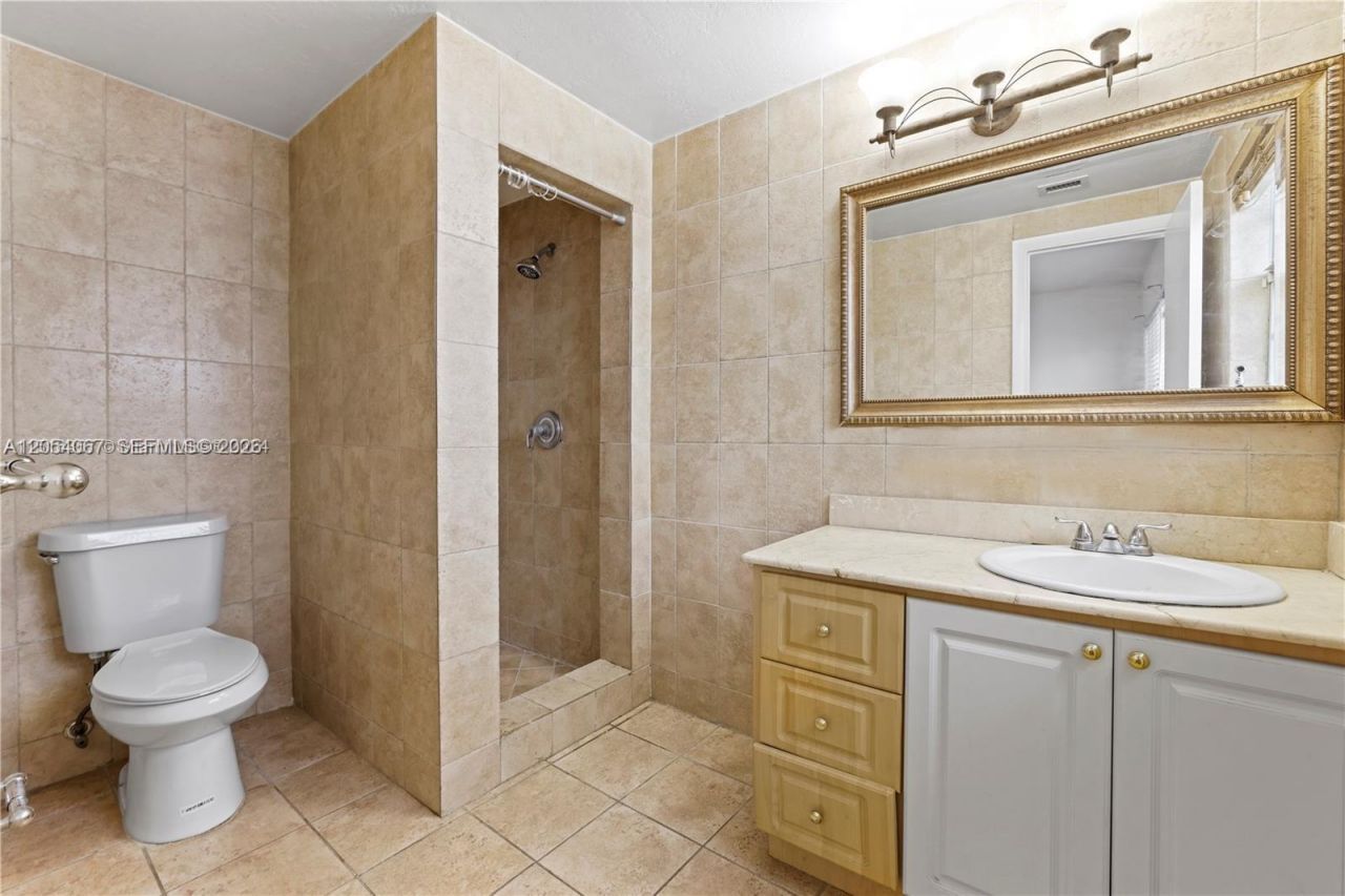 9260 Bay Harbor Ter , Unit 22, Bay Harbor Islands, FL 33154 Photo