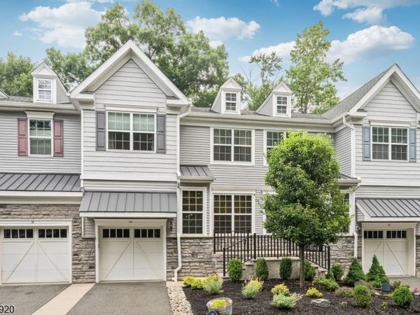 20 Masterson Ct, Waldwick, NJ 07463