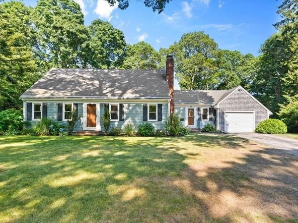 39 Coleridge Dr, Falmouth, MA 02540