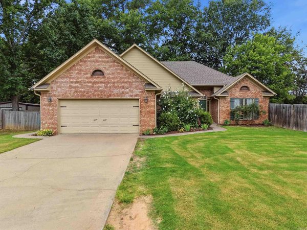 1025 Knights Drive , Conway, AR 72034