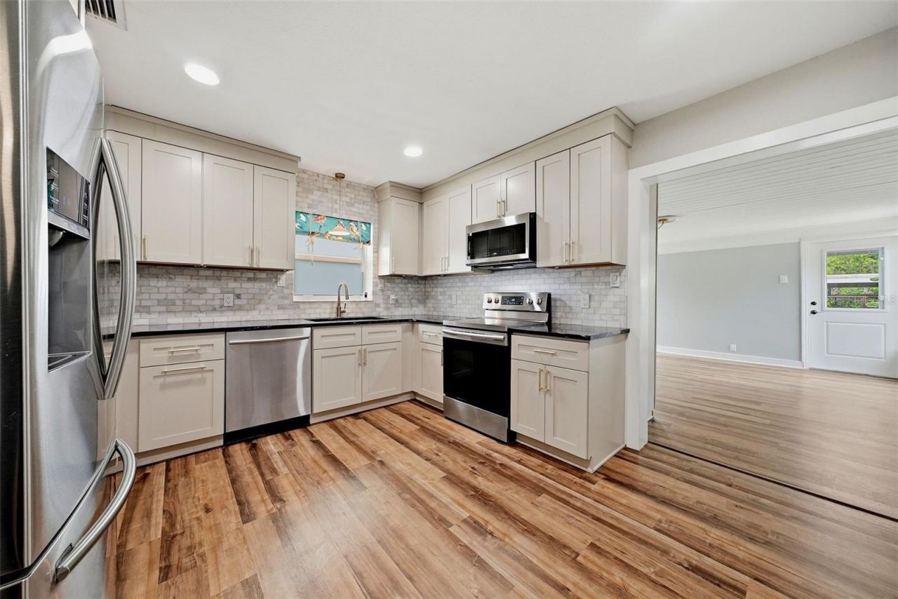 4730 Burlington Avenue N, Saint Petersburg, FL 33713 Photo