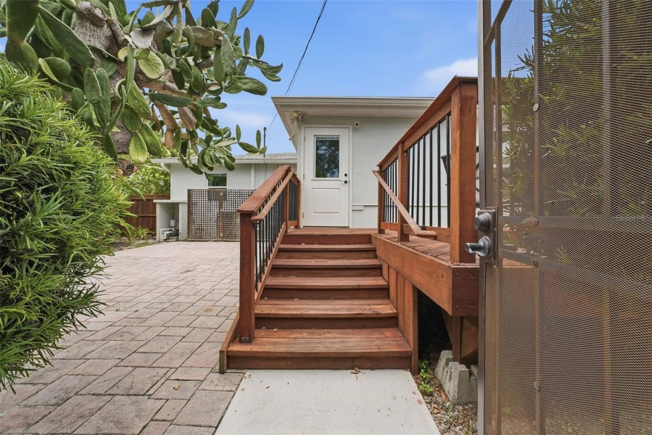 4730 Burlington Avenue N, Saint Petersburg, FL 33713 Photo