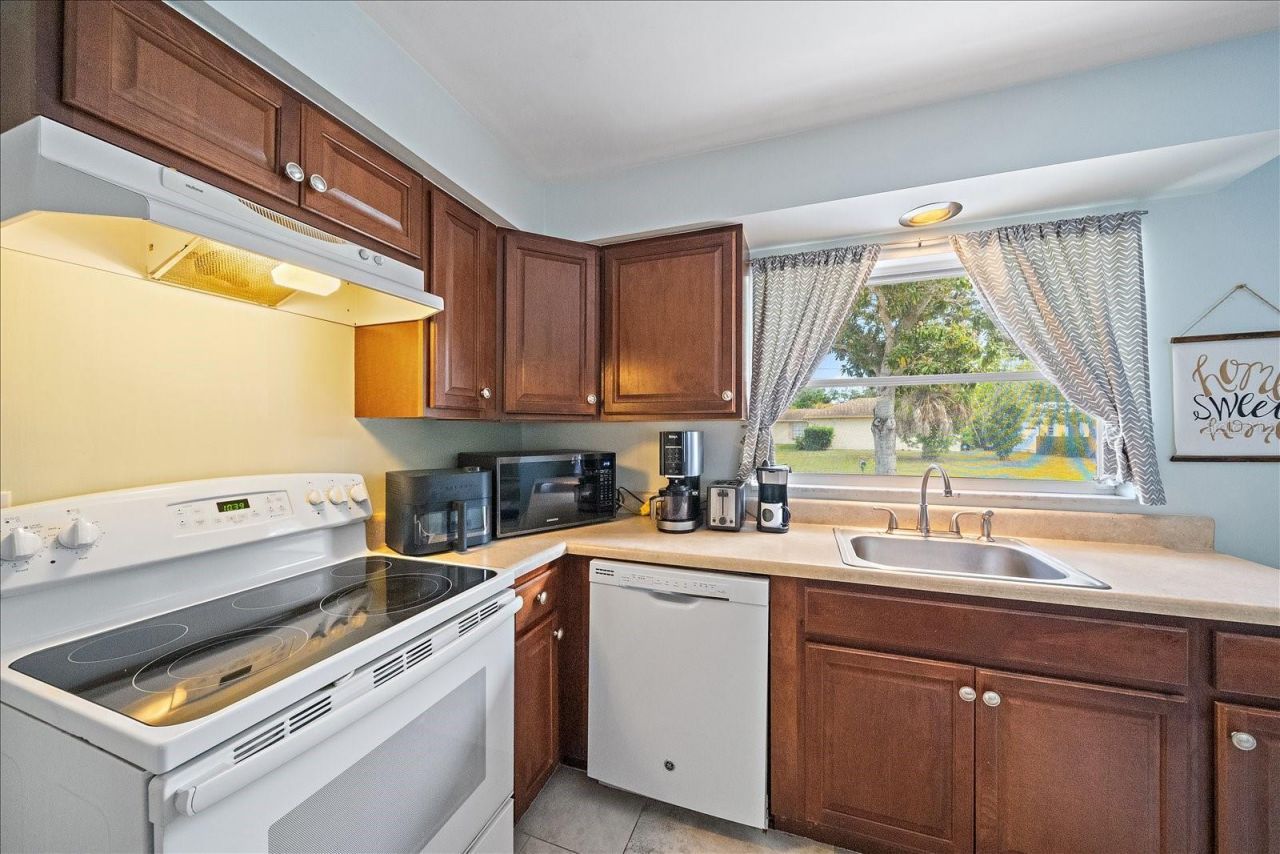 1210 Doris Drive, Sarasota, FL 34243 Photo