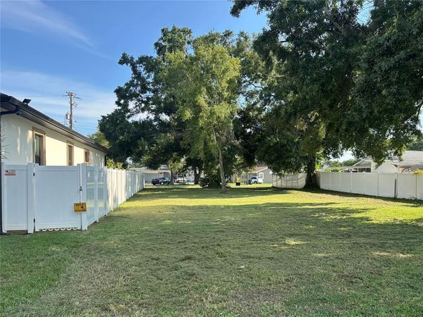 2710 W LAKE AVENUE , TAMPA, FL 33607