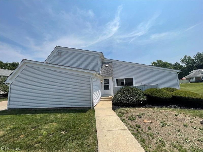 5536 Bretton Court, Unit C, Willoughby, OH 44094 Photo 2