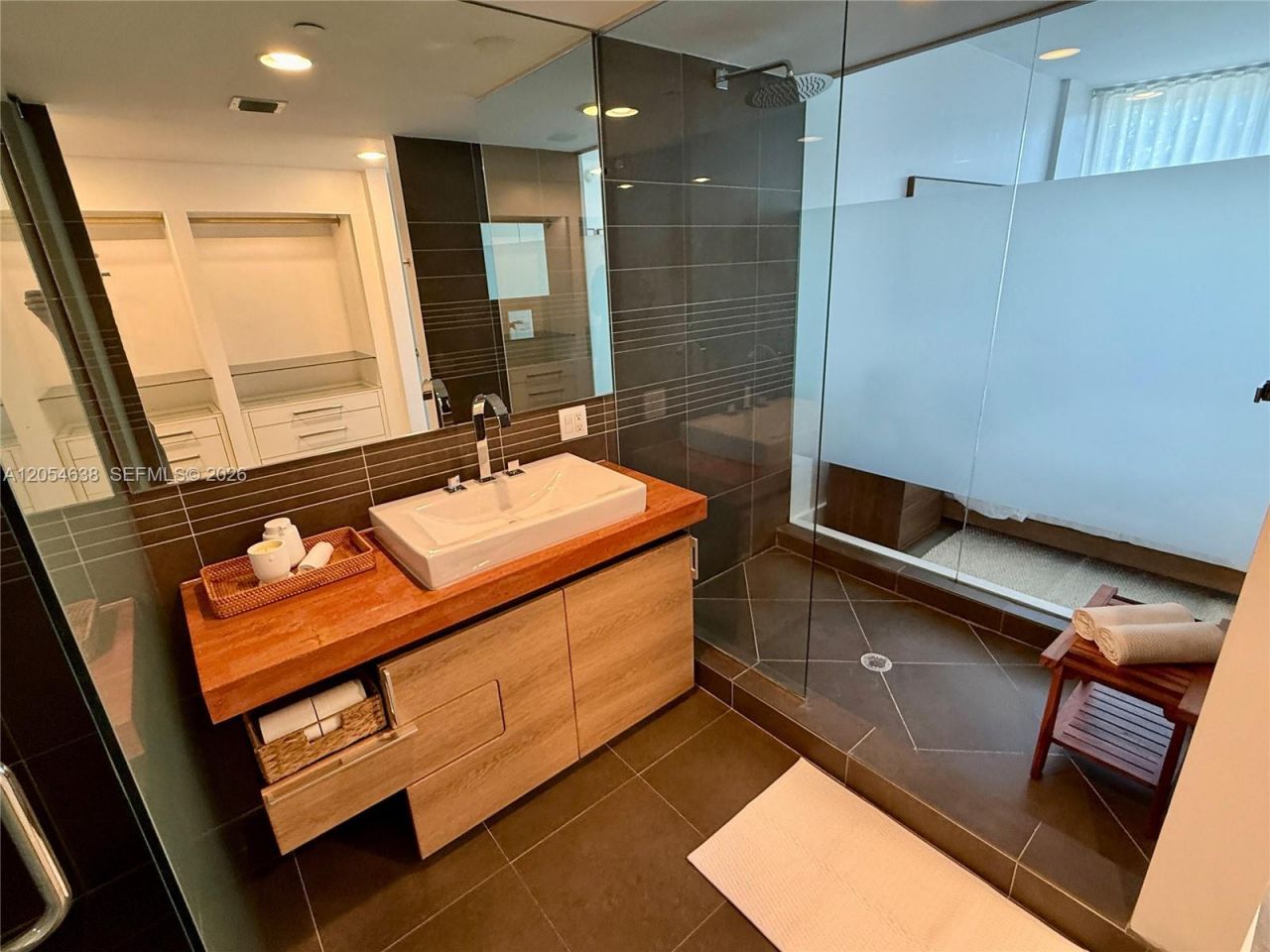 2155 Washington Ct , Unit 210, Miami Beach, FL 33139 Photo