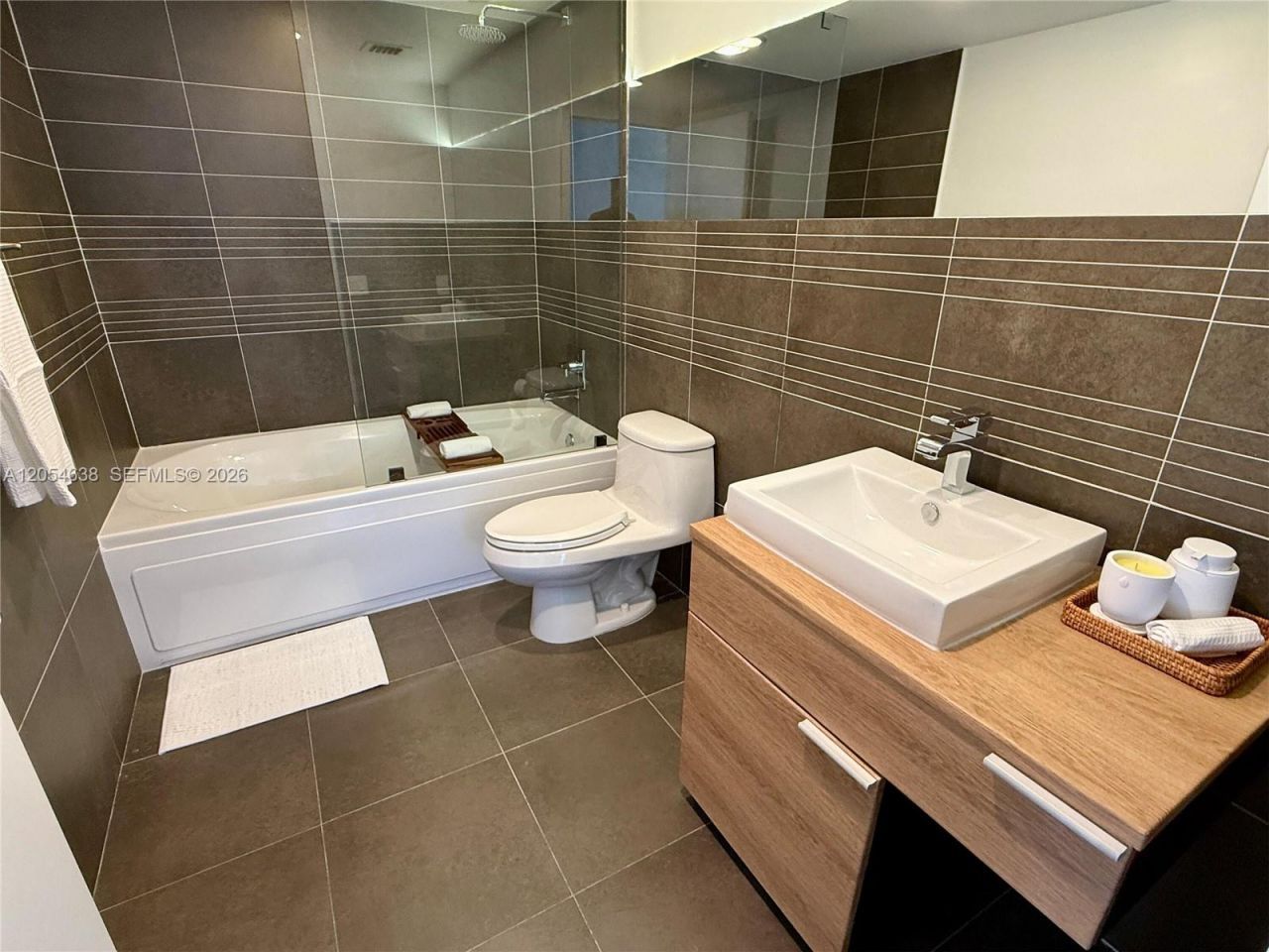 2155 Washington Ct , Unit 210, Miami Beach, FL 33139 Photo