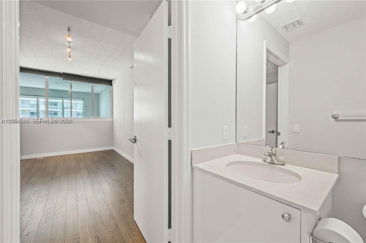 60 SW 13th St , Unit 3618, Miami, FL 33130 Photo